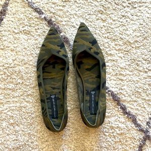 Steve Madden camo pointed flats